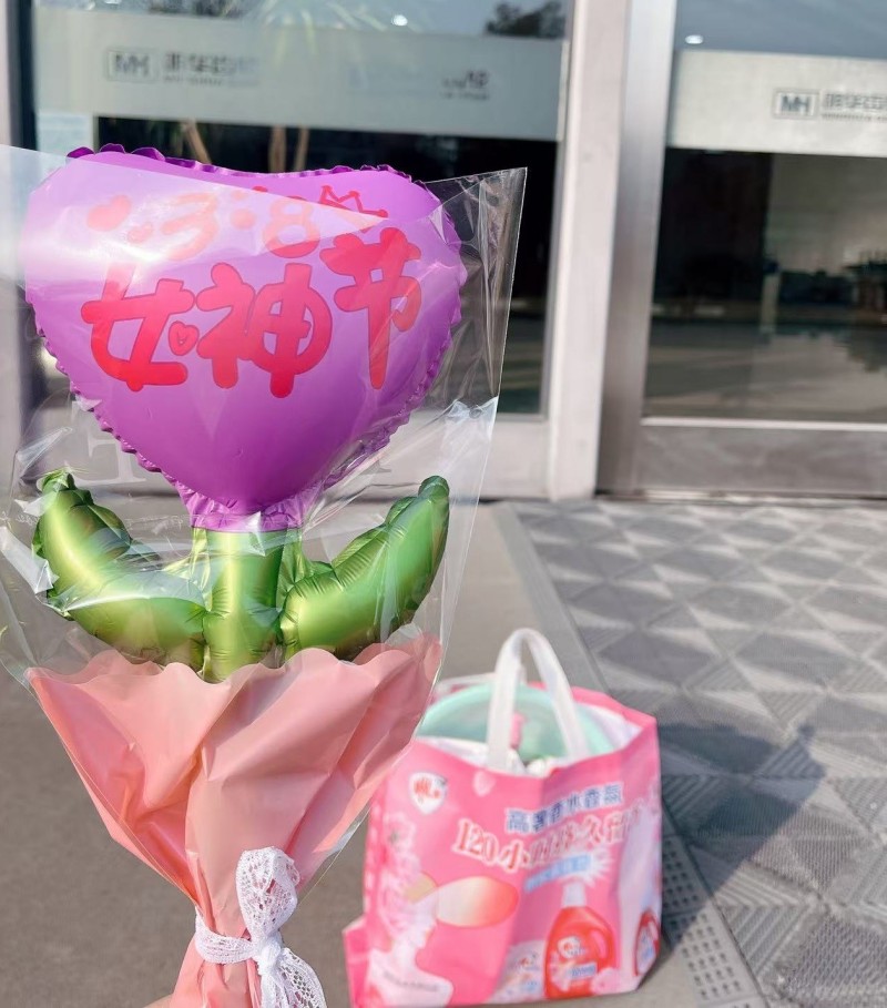 Wenling Minghua गियरले 'उनको शक्ति' लाई श्रद्धांजलि अर्पण गर्दछ: श्रमिक महिलाहरू चमकका साथ फूल्छन् र महिला आकर्षणका साथ चम्किन्छन्